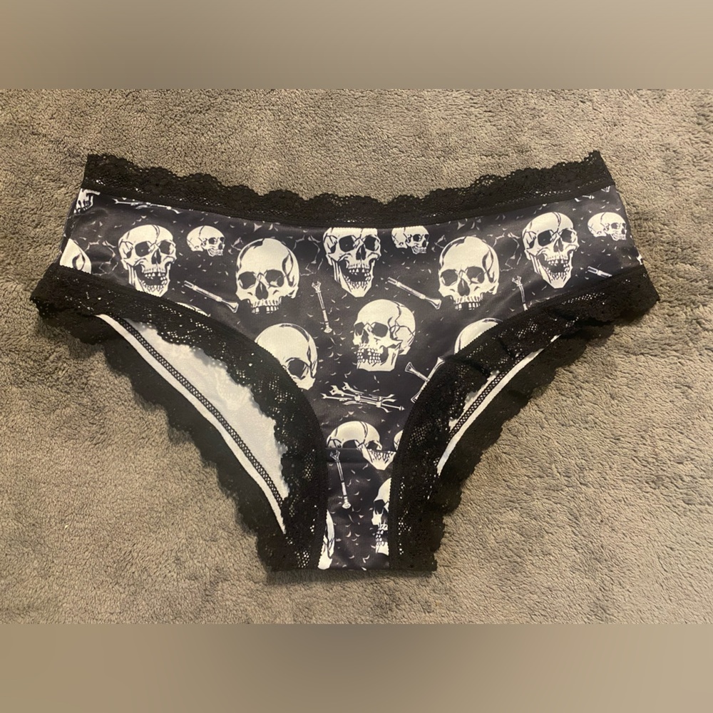 Skull Print panties with Black Lace Trim NEW